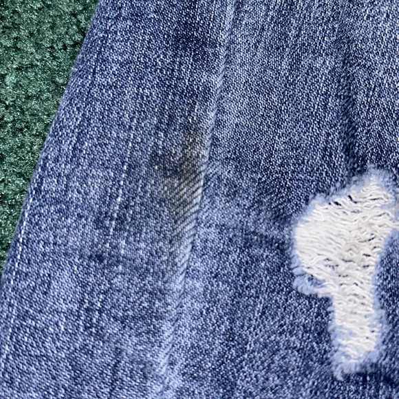 Distressed jeans - Picture 2 of 4